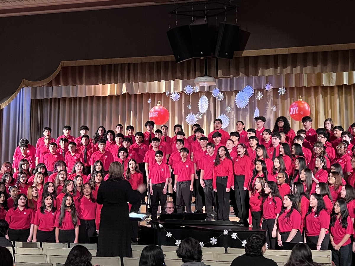 HHSGreyhounds's tweet image. 🎤Our 2023 Hubbard High School Chorus🎼

Sharing Some Holiday Spirit With Great &amp;amp; Amazing Singing.
#Chorus#Greyhounds#🐾#Hubbard