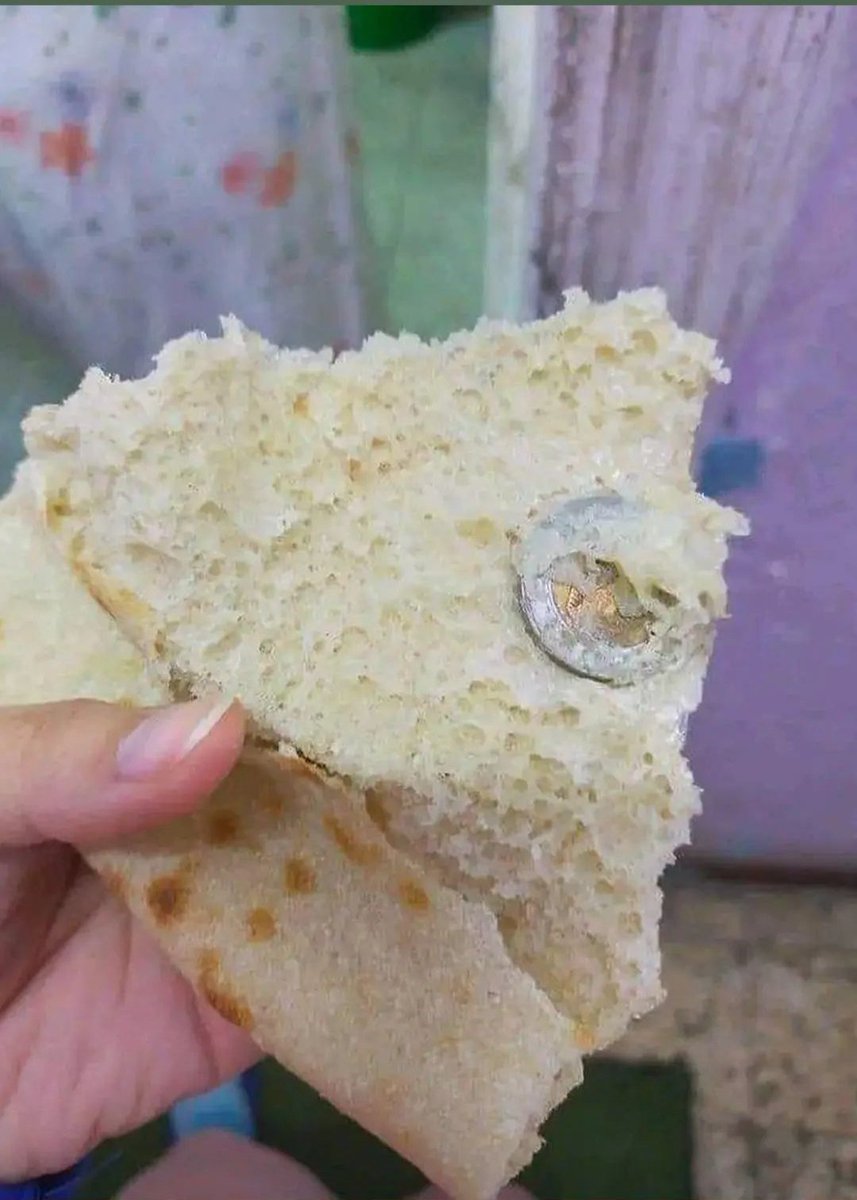 روحت لصاحب الفرن سألته ايه اللى ف العيش ده 😒
يقولى 
دى مسابقة وانتى كسبتى.. 🙂