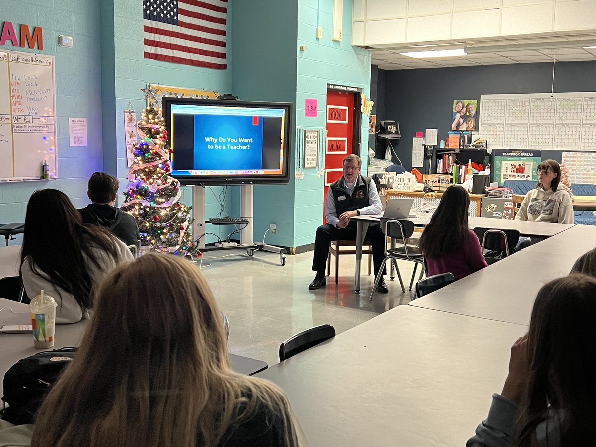 DCHSMrsAkins tweet media