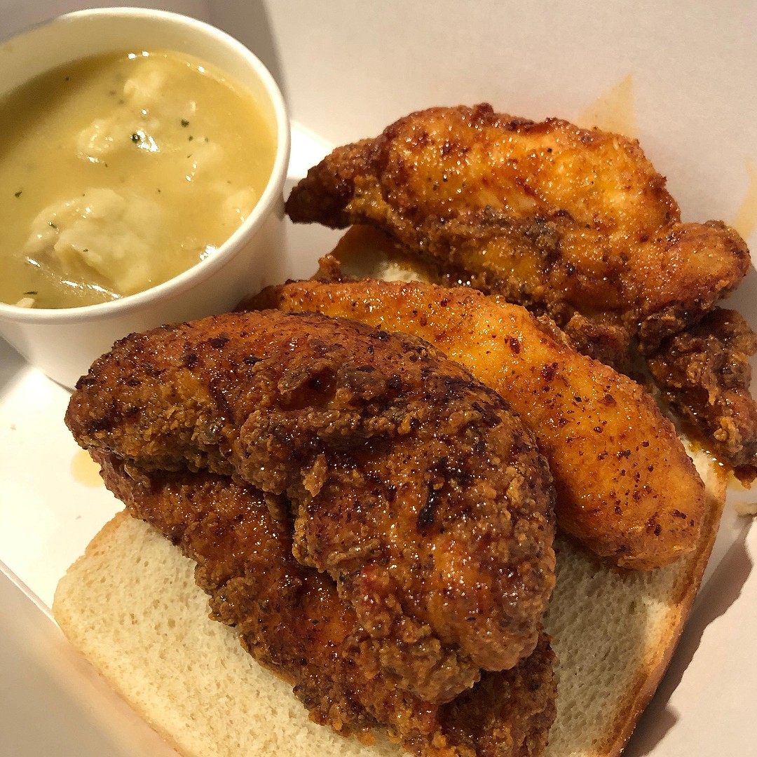 Tenders and taters! 🤤 #stlsouthern #friedchicken #nashvillehotchicken #stleats #eatlocal #stlfoodie #explorestlouis #stlcatering #catering