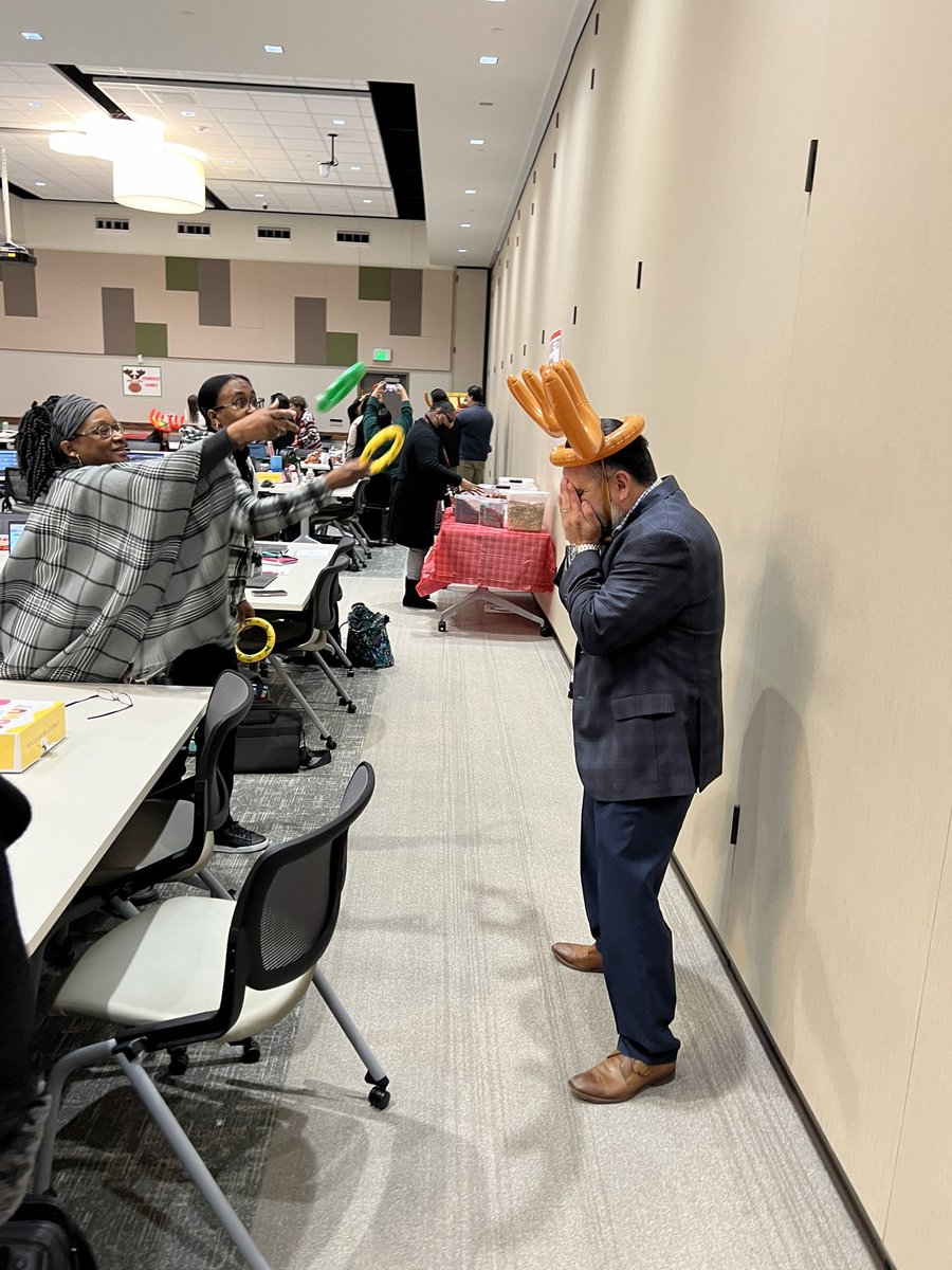 LeadWithLopez's tweet photo. This team of leaders is competitive!!! They were tossing those rings with a purpose!! #protectmymug #wewanttowin #purposepassionpride @alief_middle @AliefISD @AliefLearns https://t.co/E8HVaRqMSQ