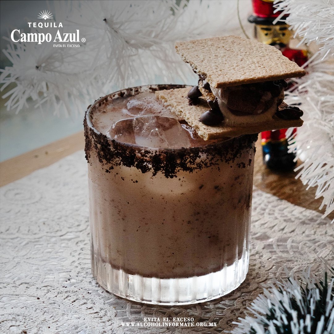 Comenzó la temporada decembrina y no hay mejor
manera de celebrar que con lo dulce de la Navidad
y lo exquisito de #TequilaCampoAzul.