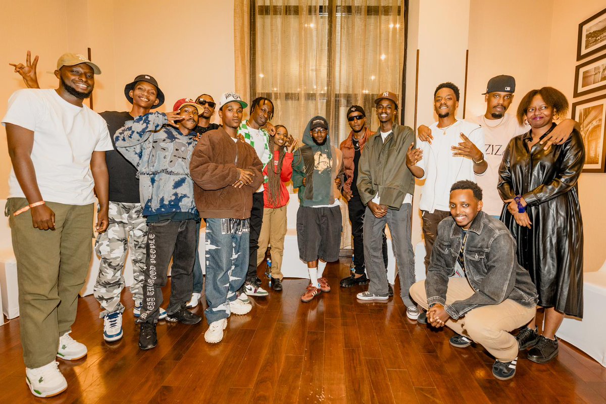 📸 Grammy Award winner @kendricklamar with Rwandan hiphop artists✨ A warm creative and cultural exchange ahead of the #MoveAfrika concert taking place at @bkarenarw tonight. See you there @RidermanRiderzo, @theandersonne, @LoganJoe18, @BruceThe1st, Kenny Kshot,…