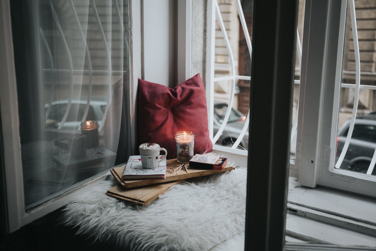 Remember to prioritize yourself and your well-being by taking some time each day for self-care. You deserve to feel your best! 🙌 #selflove #selfcare #cozyvibes #treatyourself