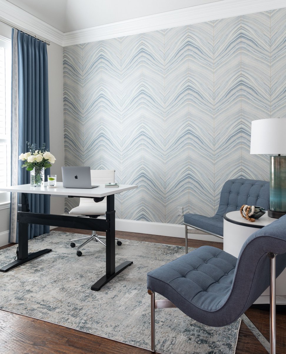 nainteriors's tweet image. This home office went from a blank canvas to a symphony of blue hues to promote productivity and sophistication 💙 Let us know your thoughts on this transformation!

#beforeandafterdesign #homeofficeideas #homeofficedesign #homeofficelife #dallas