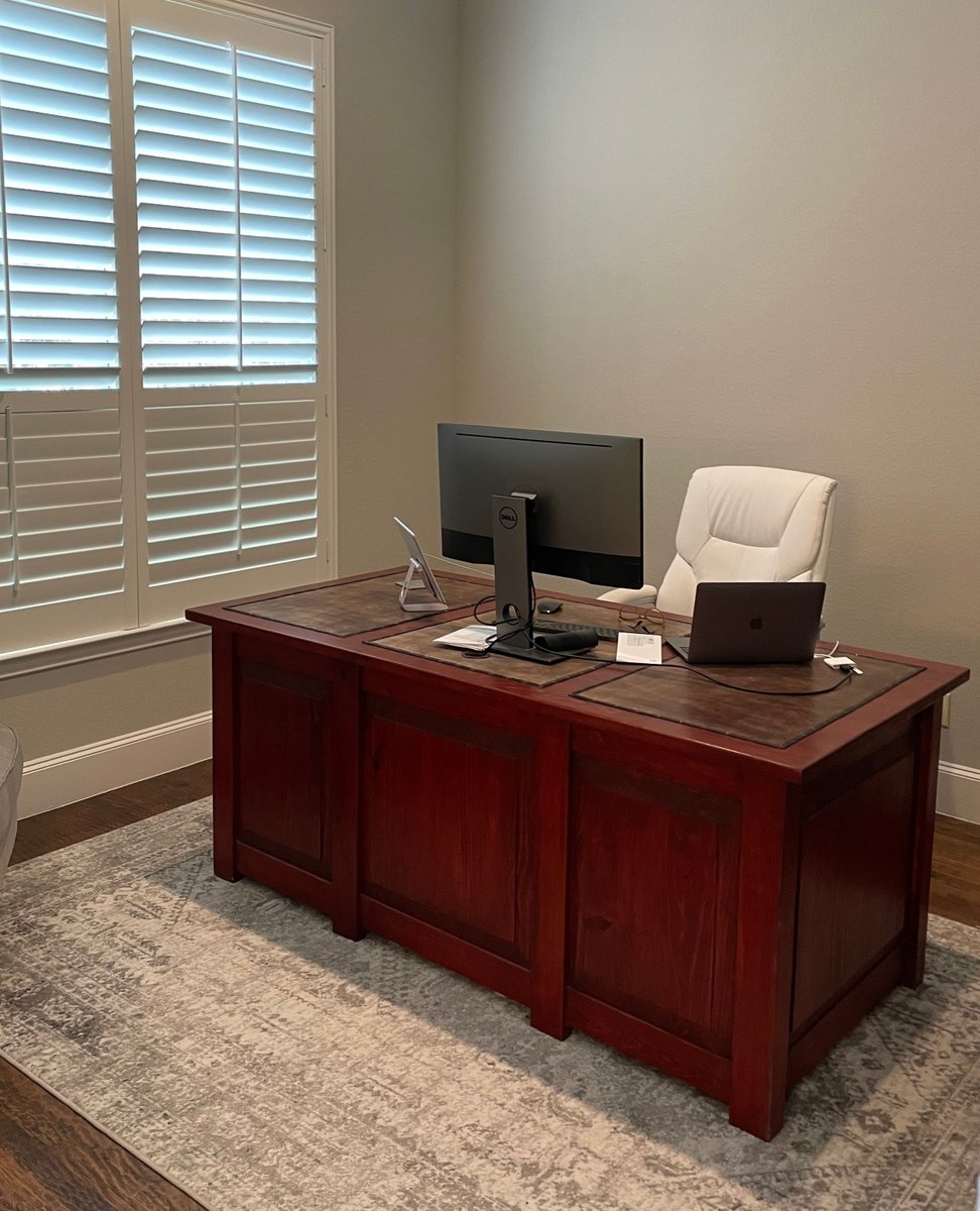 nainteriors's tweet image. This home office went from a blank canvas to a symphony of blue hues to promote productivity and sophistication 💙 Let us know your thoughts on this transformation!

#beforeandafterdesign #homeofficeideas #homeofficedesign #homeofficelife #dallas