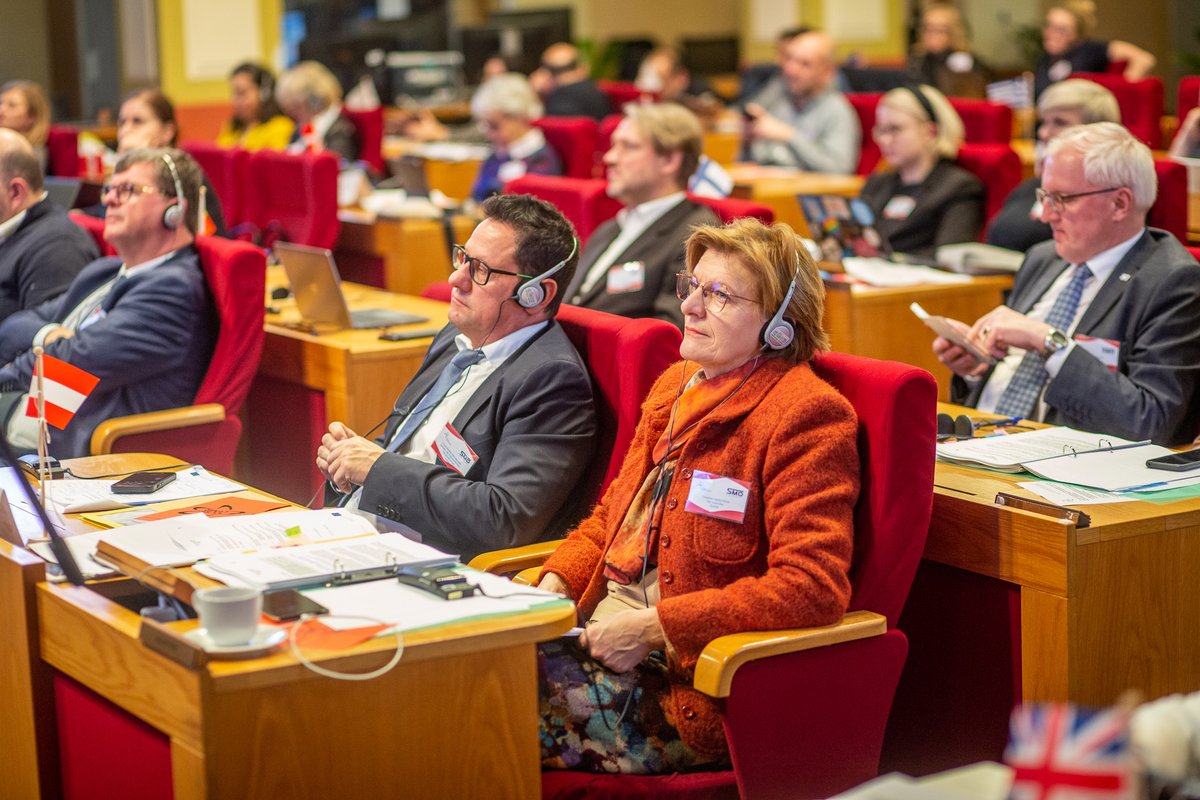 CCRECEMR's tweet photo. ๐ค Today, our SG @Fabrizio_Rossi_ presented the Impact Goals to improve our commitment to impactful actions and policies, and our dialogue with our members for a better and sustainable future๐ก๐
#CEMRPolicy2023 #ImpactGoals https://t.co/ROzUz0Q4hS
