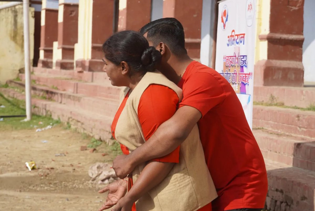 Usharedbrigade's tweet image. सीखा हैं खुद से लड़ना, अब देश का भविष्य बनाने वाली लडकियों को सिखाएँगे, हारने नहीं देंगे उन लडकियों को, उन्हें आत्मरक्षा का पाठ पढ़ाएंगे...
.
.
.
#WomenEmpowerment #Redbrigadelucknow #FreedomofSpeech #freedomfighter #ushavishvakarma 
.
.
@deepikapadukone @aliaa08 @AnushkaSharma