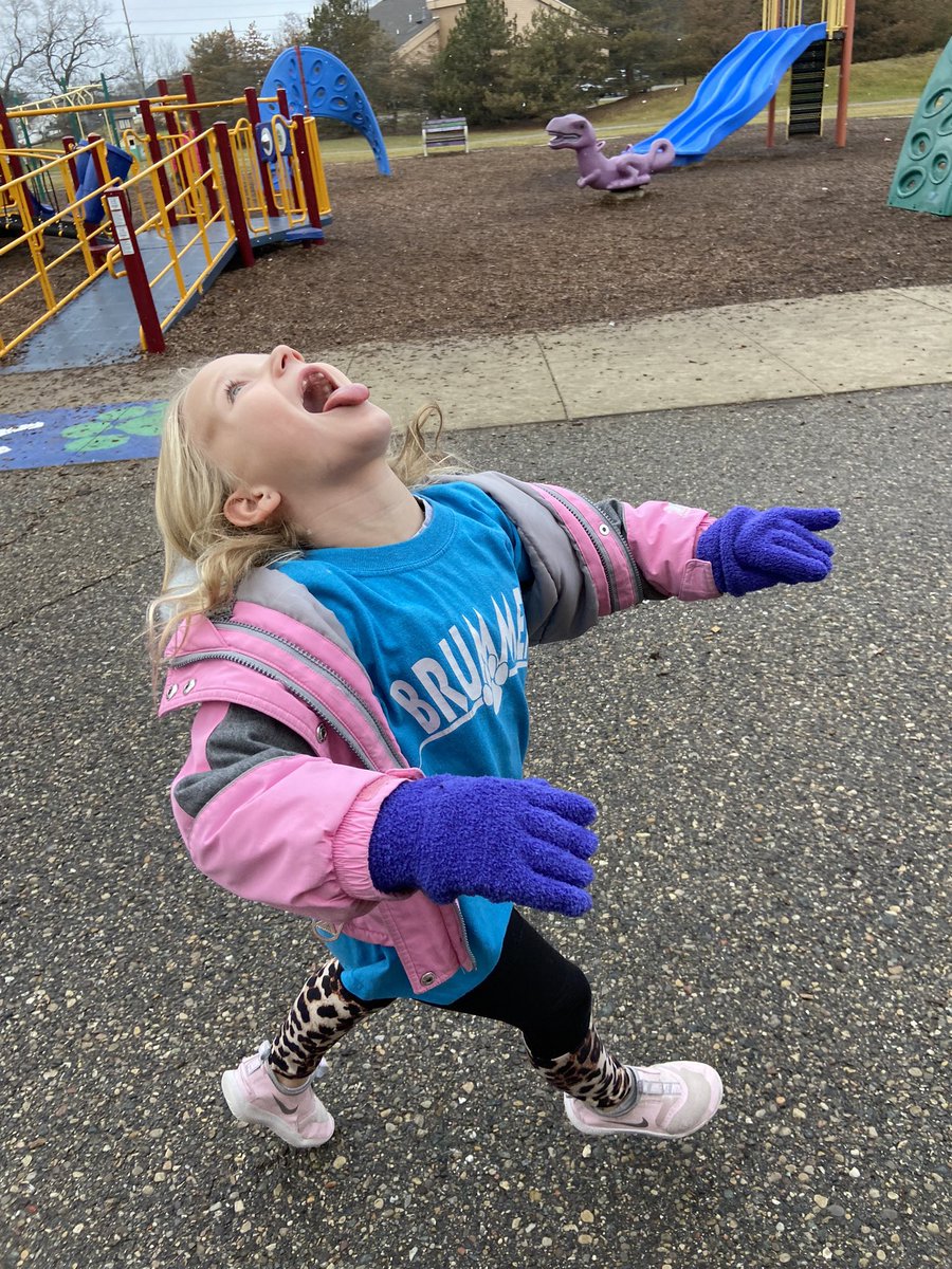 shaefferclass's tweet photo. Having fun catching snowflakes ❄️@SLCSBrummer https://t.co/MLGOAI4Lfx