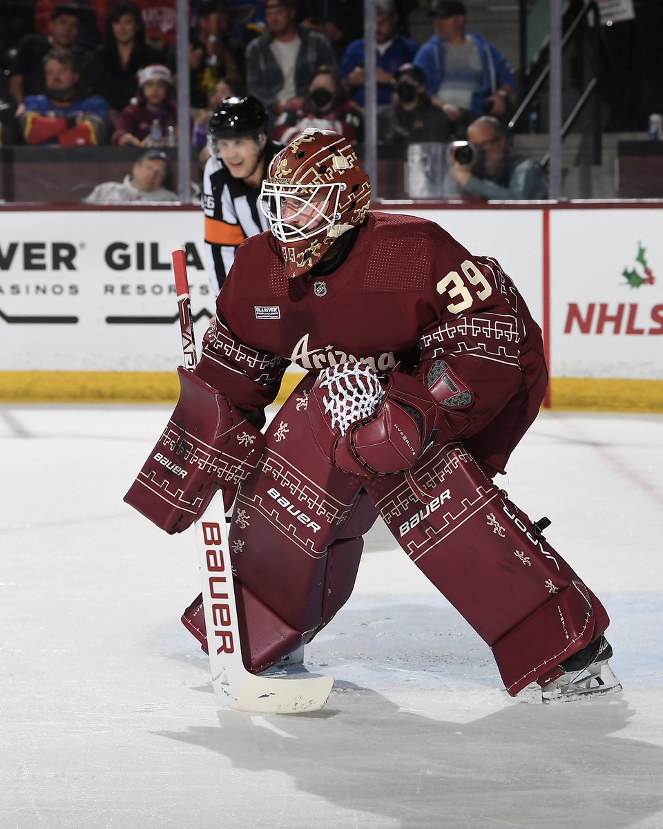 Custom pillows to go with alternate sweaters are always beautiful 😍 

Which setup is your favorite?