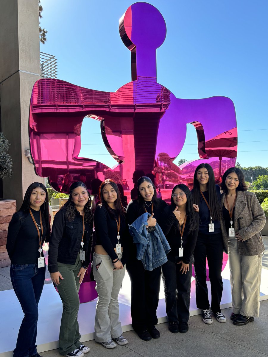 CTE_LLearningLA's tweet image. The @RooseveltHSLA #CTE #LinkedLearning pathway was welcomed by one of the elite cancer research facilities in the world, @EITLosAngeles. Students were able to tour labs, hear about ground-breaking research being done , view the institute's artwork and architecture.