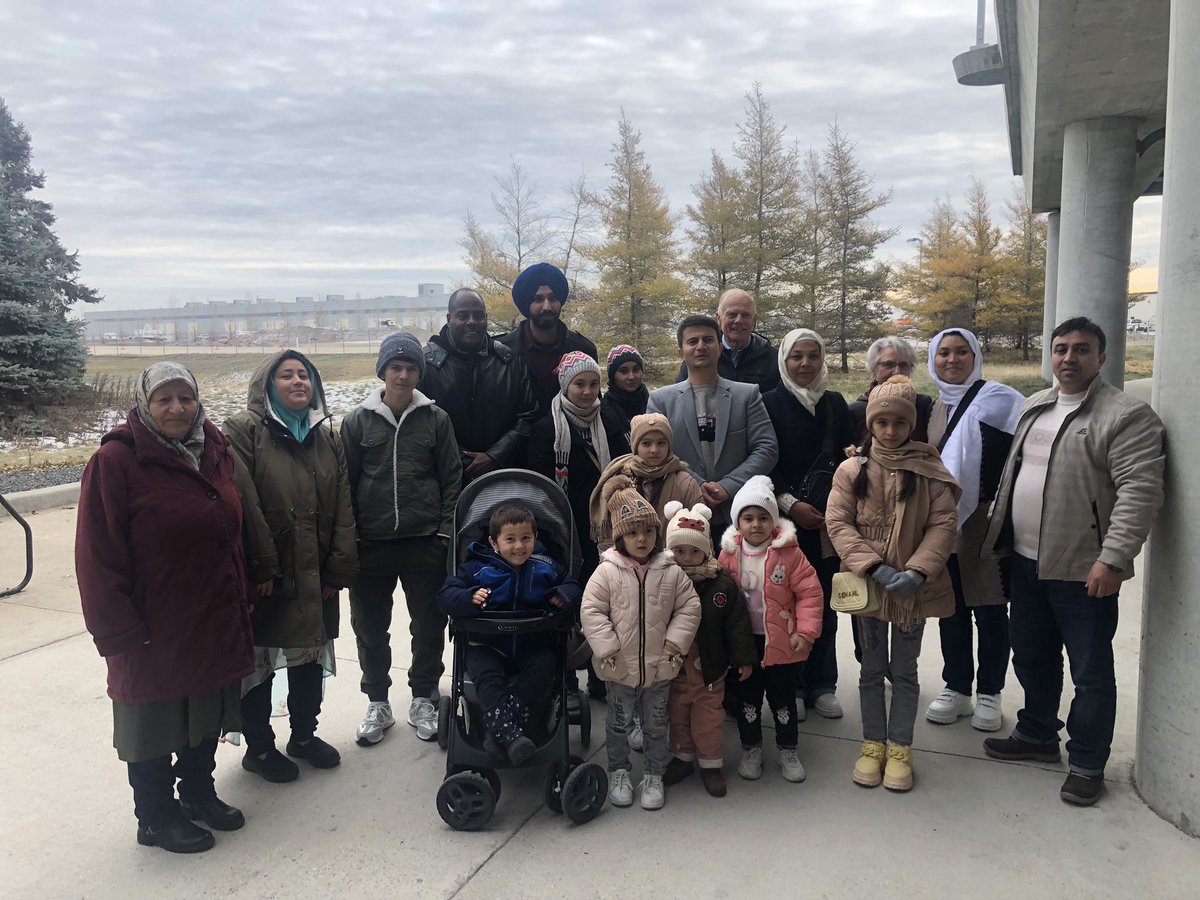 Naomi and @willardreaves38 were excited to meet two families coming from Islamabad at the airport this morning. Both are originally from Afghanistan and were refugees in Pakistan. It has taken more than two years to get them here. #mbpoli @MBLiberalParty