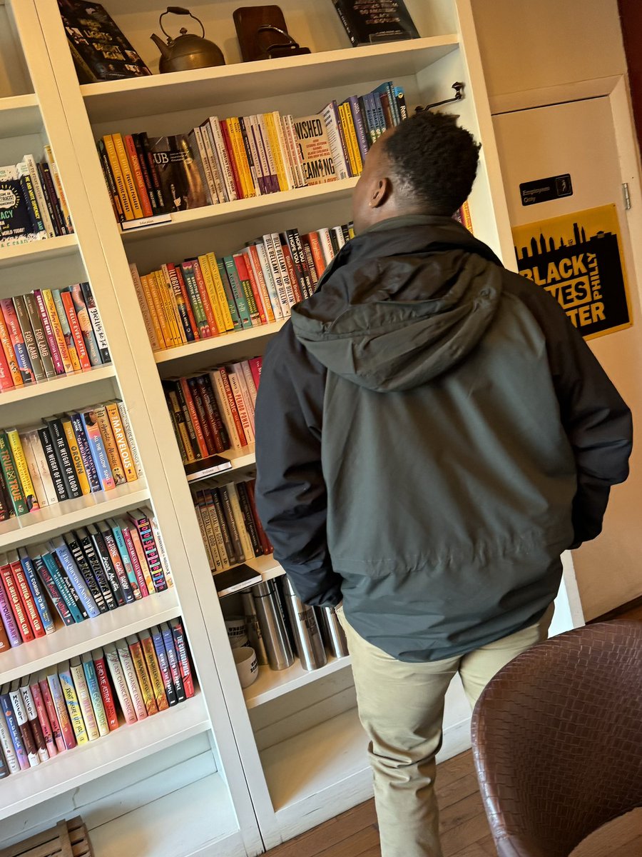 jongoldwire's tweet image. Last week I had the opportunity to stop by @UncleBobbies Bookstore! It was a really dope experience! Even more exciting was seeing @marclamonthill walk through! He was on the phone and moving fast-so I didn’t stop him to get a pic 😂