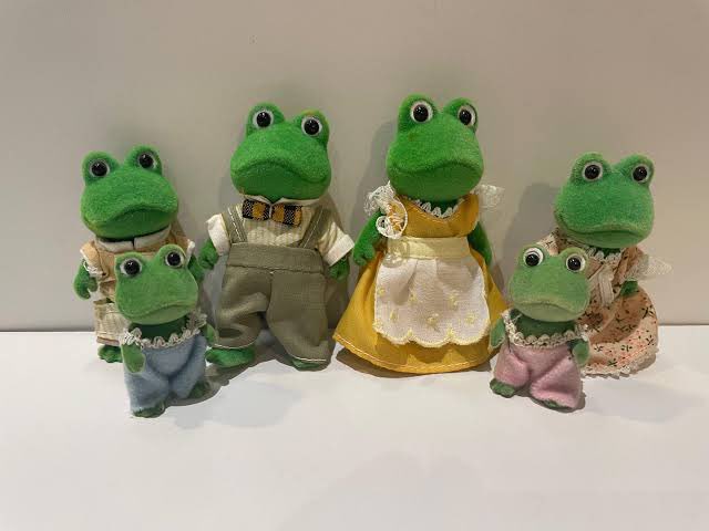 gelequinhazinha's tweet photo. to chorando de rir com a família de sapos de sylvanian families eles são horríveis https://t.co/3rZn7QduAm