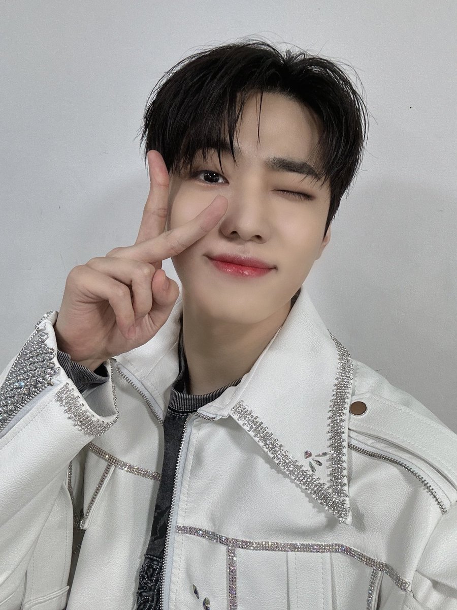 [📸] 231206 JAECHAN FANMEETING TOUR [BEYOND THE UNIVERSE] in SEOUL

🐱😉✌️

#재찬 #JAECHAN
#BEYOND_THE_UNIVERSE
#BEYONDTHEUNIVERSE_IN_SEOUL