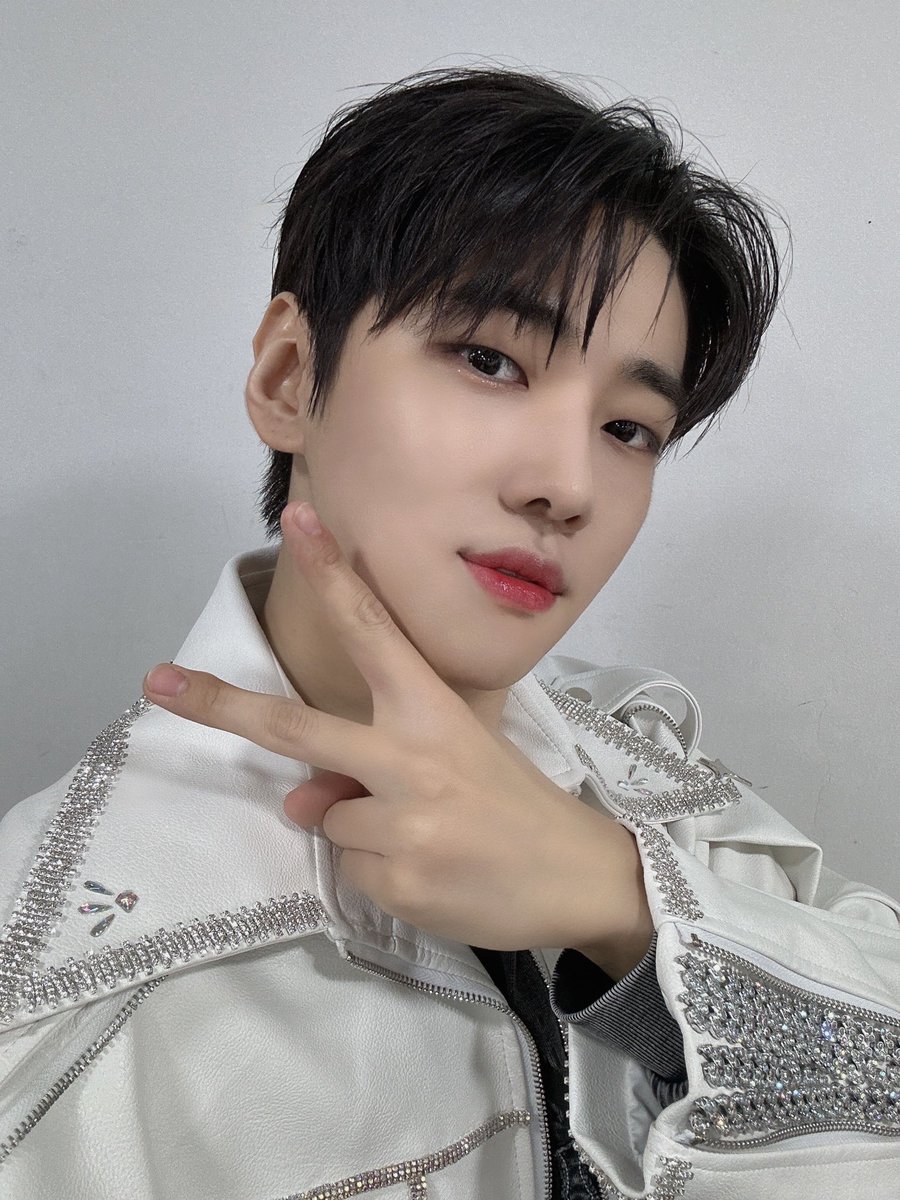dkz_dy's tweet photo. [📸] 231206 JAECHAN FANMEETING TOUR [BEYOND THE UNIVERSE] in SEOUL

🐱😉✌️

#재찬 #JAECHAN
#BEYOND_THE_UNIVERSE
#BEYONDTHEUNIVERSE_IN_SEOUL https://t.co/CA0zlgM4m0