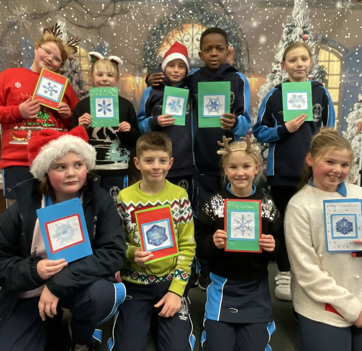 CHouse1779's tweet image. Year 5 have been investigating geometry and symmetry in snowflakes. #UKboardingschool #Scienceinnature #Harmonyproject