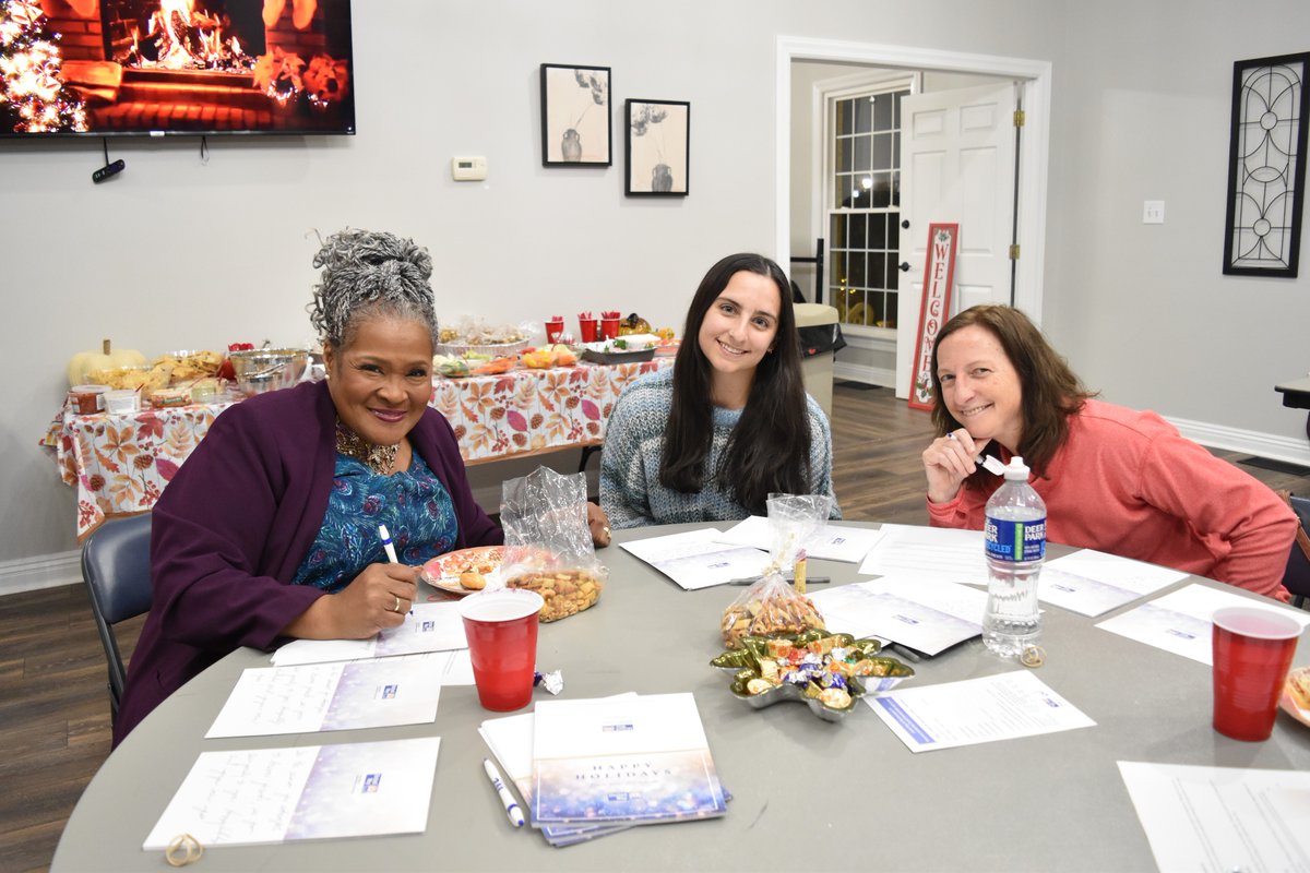 Last week, Women’s Leadership Council members and donors from Butler and Allegheny counties came together for the Butler edition of Cards of Caring. Sign up for our next holiday event at uwswpa.org/be-a-volunteer…. #ChangemakersUnite