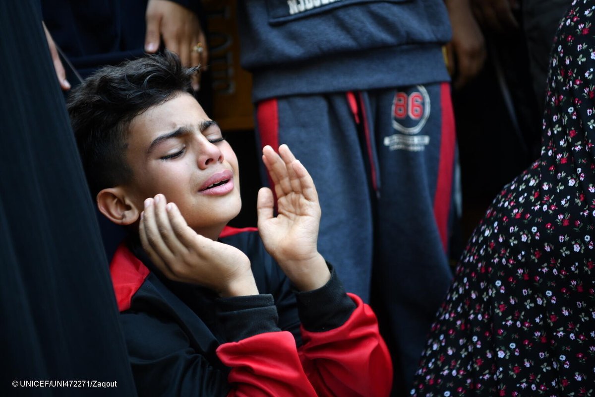UNICEF's tweet photo. Lives in ruin.

UNICEF and partners urgently need safe and unrestricted humanitarian access to reach children in Gaza who have been injured, displaced and traumatized.

But more than anything, children need a lasting humanitarian ceasefire https://t.co/0WxrkbFUqm