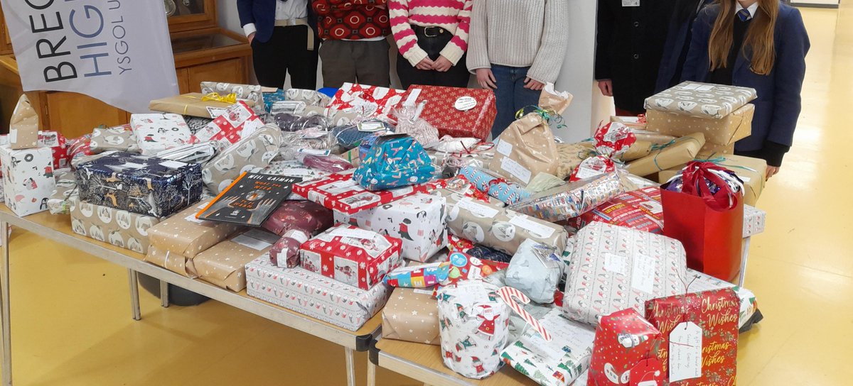The Hay, Brecon and Talgarth Sanctuary for Refugees collected the gifts yesterday. They were very impressed by the number of presents received. Thank you to all for your generous gifts and kindness towards others. Every single gift will be much appreciated.
