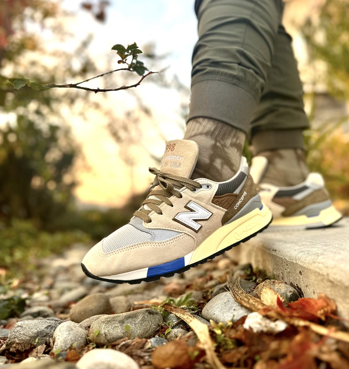 shilohnsam's tweet photo. New balance Concepts are amazing π₯°π₯°ππ these are such a fire fall colorway β’ #sneakerfreaker #kotd #newbalance #newbalance998 #kicks #kickstagram #dailysole #sneakerfreakerfam #instakicks #MillerApproved #dubbsteppin #nonretrocolorway https://t.co/JPZJH3Yv3w