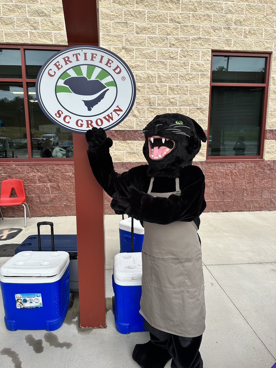 LexCounty_SD3's tweet photo. #lex3 hosted its first ever Farm to Table event on December 2nd at B-L Primary School. Select families were invited to attend the event where they received a $60 voucher to obtain items such as honey, gallons of milk, sweet potatoes, &amp; so much more! Get more details on Facebook! https://t.co/7elZXDHjLW