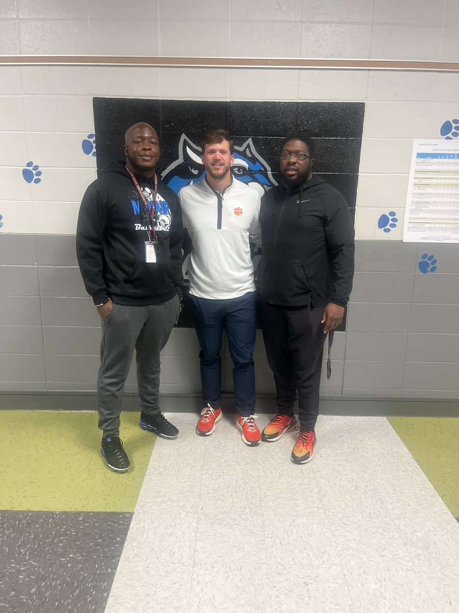 Thanks To @Coach_Grisham Of @ClemsonFB For Stopping By To Check Out Our Student-Athletes! @DexPreps @GrindLab @DownSouthFb1 @ScoutFball @HallTechSports1 @AverageJoesSpo1 @DrewD977ESPN @UnLockYourGame @2LiveQ_ @AL6AFootball #FlipTheScript #WhyNotMJ