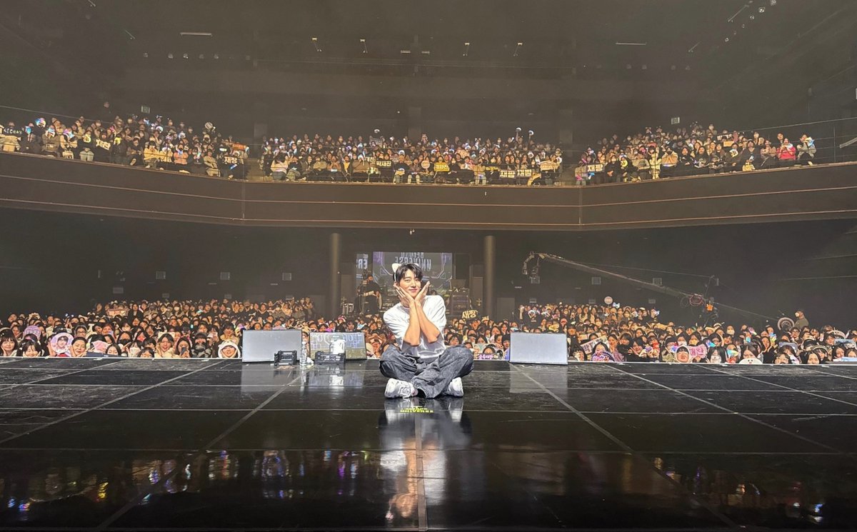 [📸] 231206 JAECHAN FANMEETING TOUR [BEYOND THE UNIVERSE] in SEOUL 

-소원의 행성 아리들과 인생네컷-

🐱❤️😍

#재찬 #JAECHAN
#BEYOND_THE_UNIVERSE
#BEYONDTHEUNIVERSE_IN_SEOUL