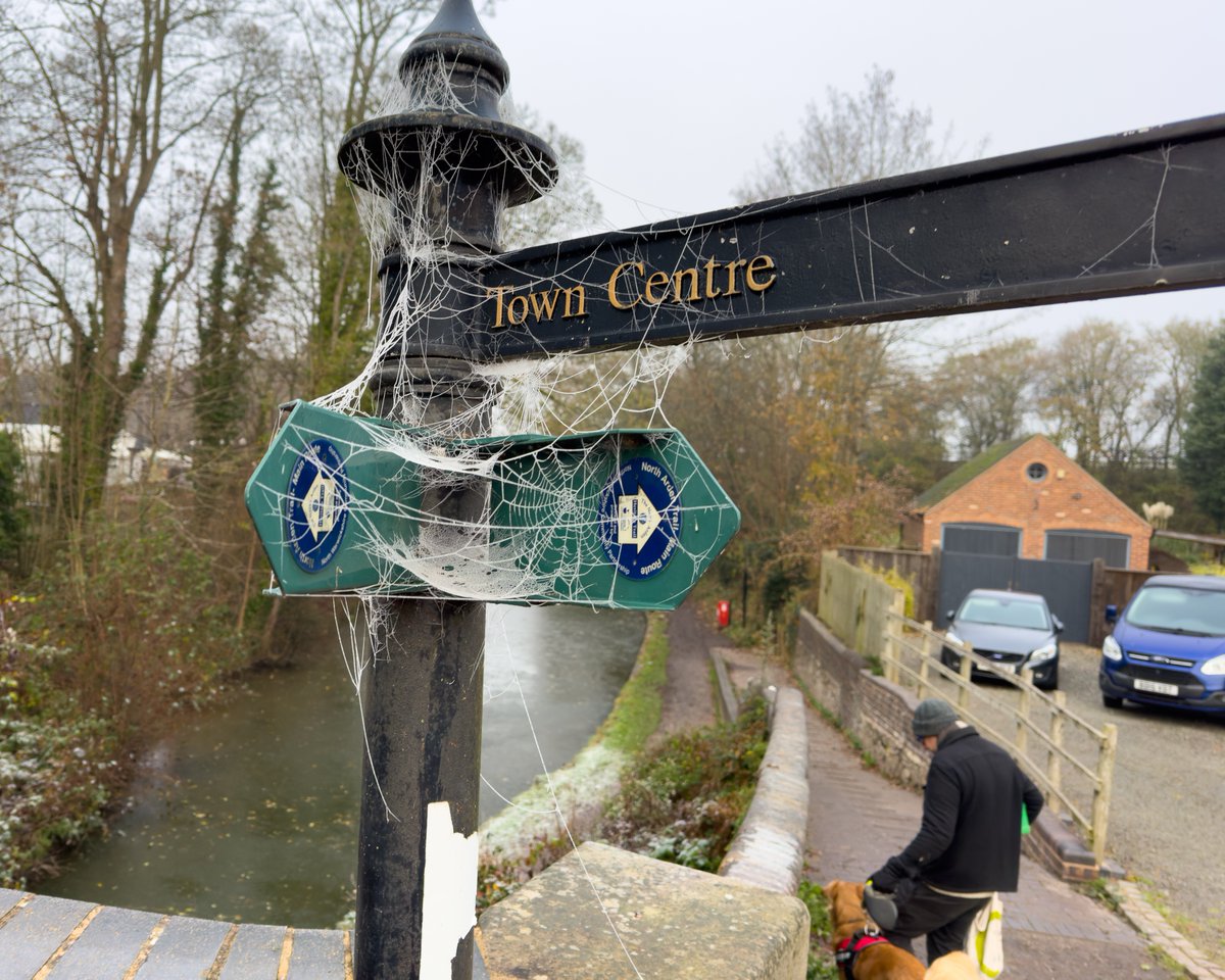 #AtherstoneLocks last Saturday, someone's been busy... #CoventryCanal #SignPost #Towpath #CanalTowpath #Atherstone #RedMoonshine #TownCentre #FrozenCanal @CanalRiverTrust @CRTWestMidlands @mattbrown345 @finredmoonshine