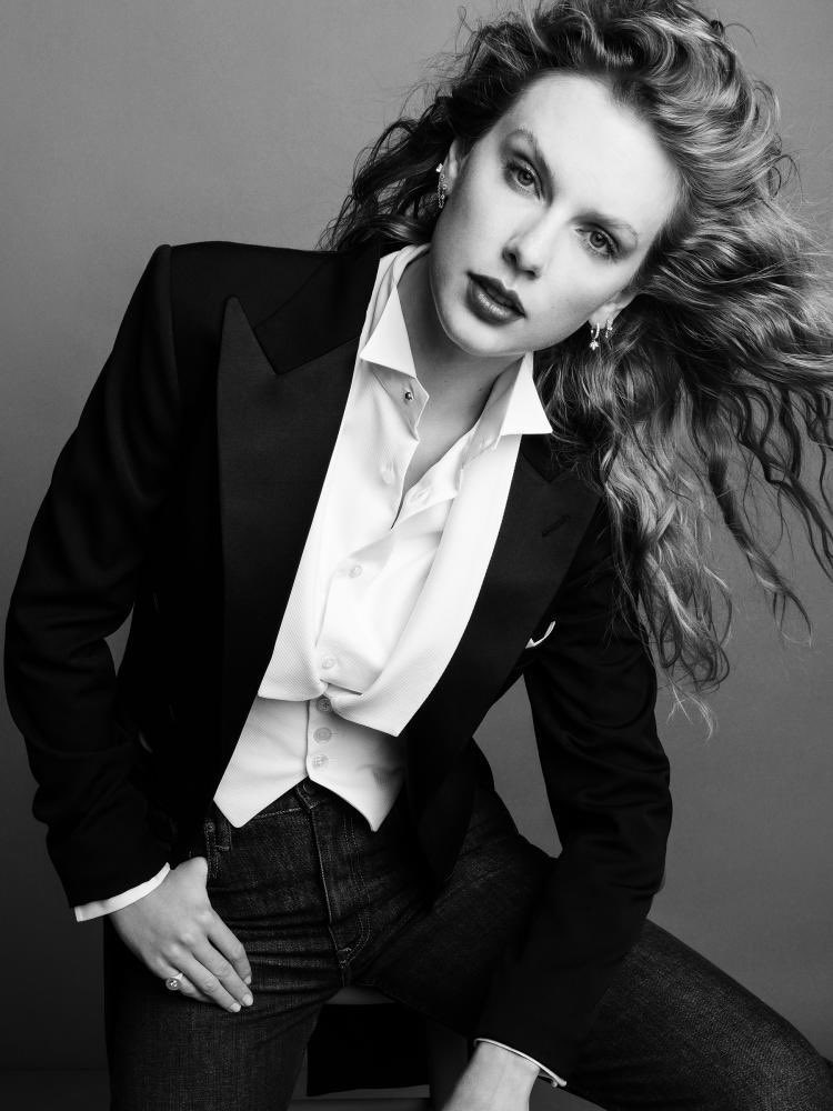 headdline's tweet image. boyfriend reveal