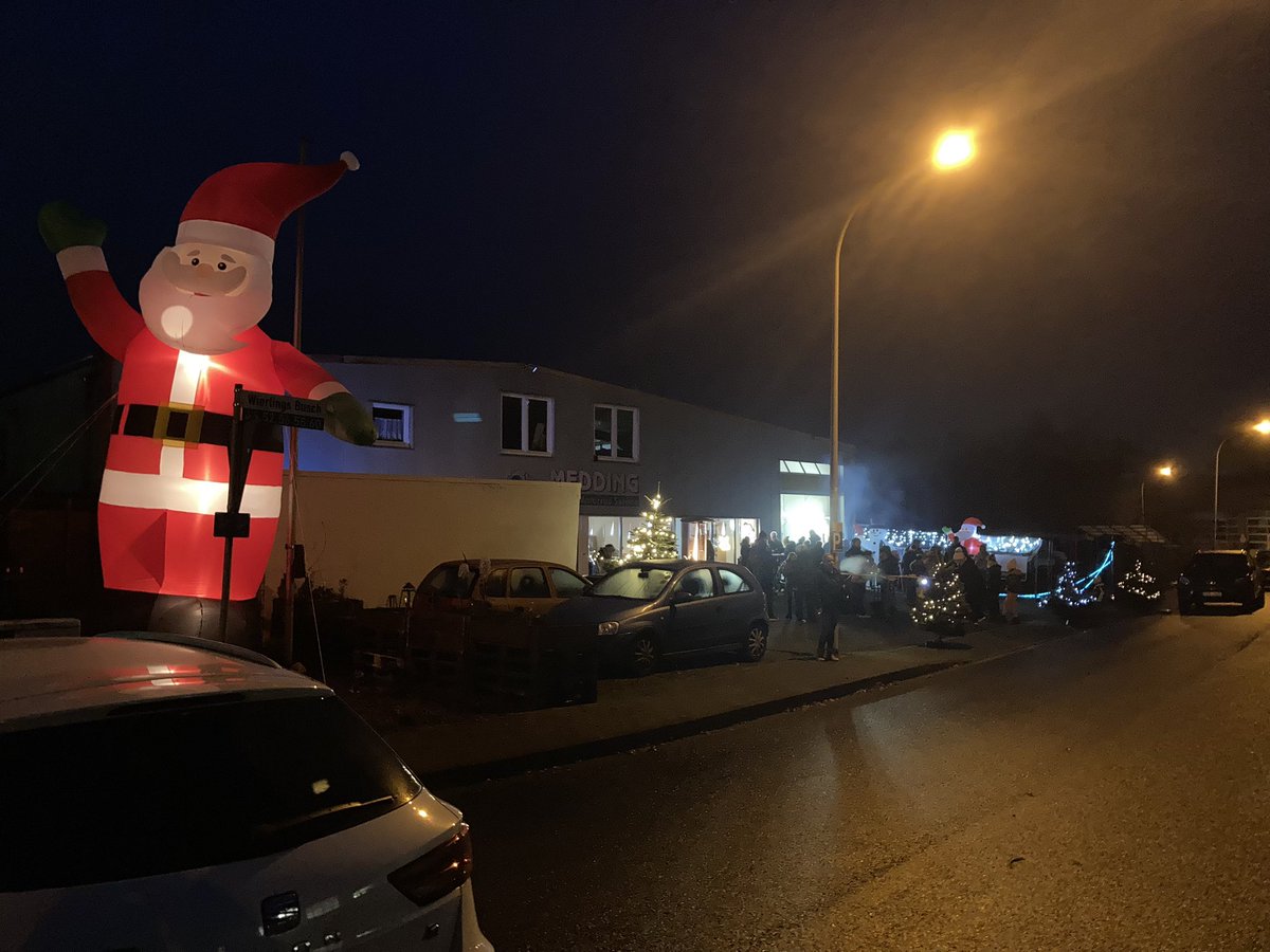 We always have a street festival on Nikolaus, where donations are collected for the children's cancer ward in Münster.

We will not ask for donations, but donate our earnings from today and tomorrow. 🫶🏻

An Nikolaus haben wir immer ein Straßenfest, bei dem Spenden für die