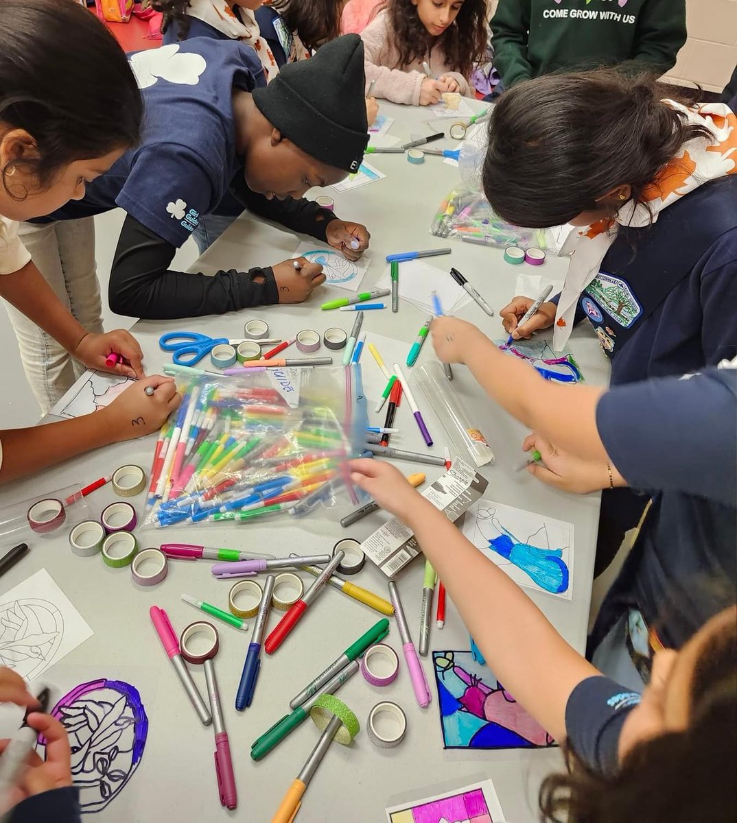 kixtastik's tweet photo. A Rainbow of Fun! 11th Guides and 15th Embers of Brampton had a colour meeting completing our Science Lab badge! Continuing from last week, we experimented extracting dyes from candy &amp; chromatography, made marker stained glass and even stained glass candy!  @girlguidesofcan https://t.co/2XwALPvRfH