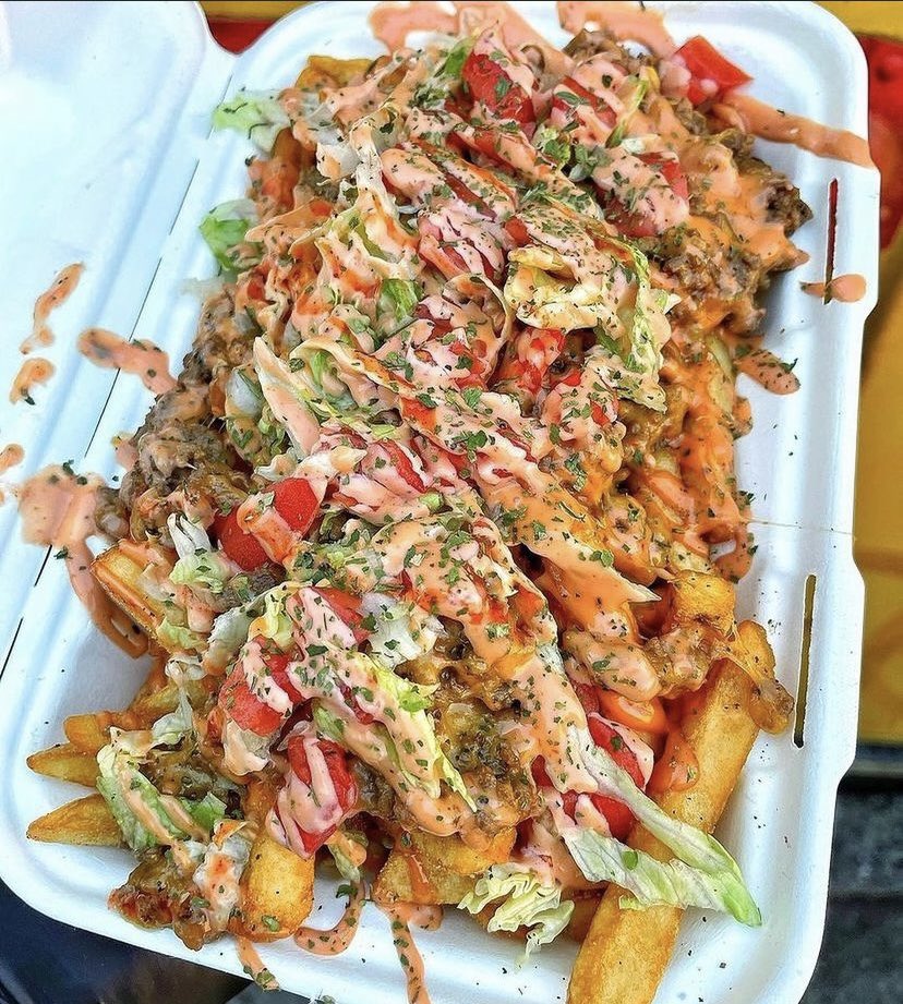 The famous loaded fries 🍟 😋 #bodegatalks #Choppedcheese #bodega #NYC #ChoppedCheeseFries #LoadedFries