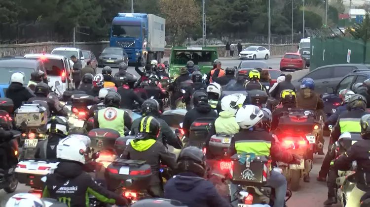 📸 İstanbul, Avrasya Tüneli çıkışı Zeytinburnu istikametinde 30 Kasım'da meydana gelen kazada motosiklet sürücüsü Yunus Emre Göçer (38)'in kullandığı motosiklete, Somali Cumhurbaşkanı'nın oğlu Mohammed Hassan Shekh Mohamud'un kullandığı otomobil çarptı.