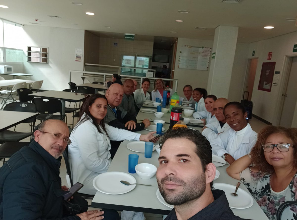 BmcMex56581's tweet photo. Continúan las actividades de  celebraciones por el día de la Medicina Latinoamericana, profesionales médicos cubanos y las autoridades de la parte mexicana, reconocen a los mas destacados en el Estado de Tlaxcala.  Felicidades. #CubaPorLaSalud https://t.co/vPxtsqcXi8