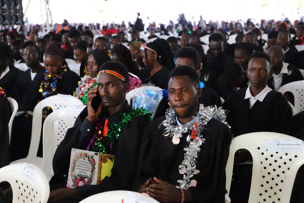 tenpKE's tweet photo. NEXT STOP: The Real World🎓
Well, No goodbyes here just see you later👋
Congratulations once more to all the 2700 Graduands 🎓✍️ 👏
#18thgraduation https://t.co/qbAu2pAY4B