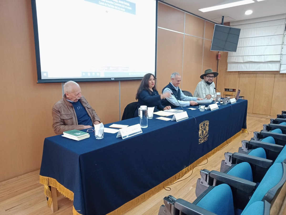 Les compartimos fotos de la presentación del libro 'De mareas y oleajes rojos' en la Cámara de Diputados y de nuestra mesa del Seminario Miradas sobre la Corrupción en el IIS-UNAM.