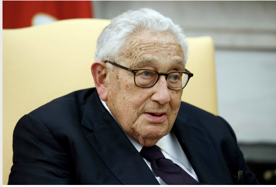 Kimileri insanlık suçu işledi dedi,kimileri de dünyayı nükleer savaş felaketinden koruyan insan olarak bildi.Vefatından sonra Rusya ve Çin bile ‘onu iyi bilirdik’ dedi.Siyasal doktrini sadece tek hedefe odaklıydı.Karmaşık bir siyasi figür karşınızda…

salom.com.tr/koseyazisi/130…