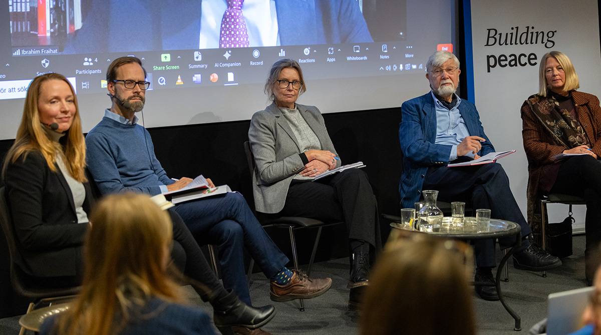 “Understanding the challenges of mediation is key to resolving conflicts in the Arab world.” Insights from Ibrahim Fraihat @i_fraihat & Isak Svensson's new book set the stage for today's panel discussion at @medelhavsmuseet, hosted by @FBAFolke & @UU_Peace.