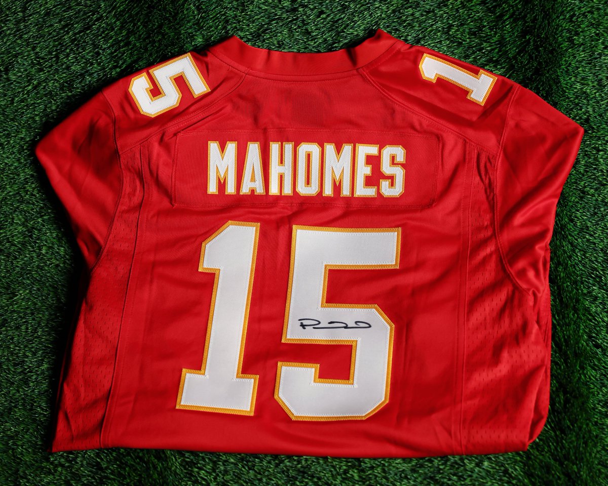 MAHOMES JERSEY GIVEAWAY 🚨 Every RT is an entry for you and a vote for @PatrickMahomes in the #WPMOYChallenge !