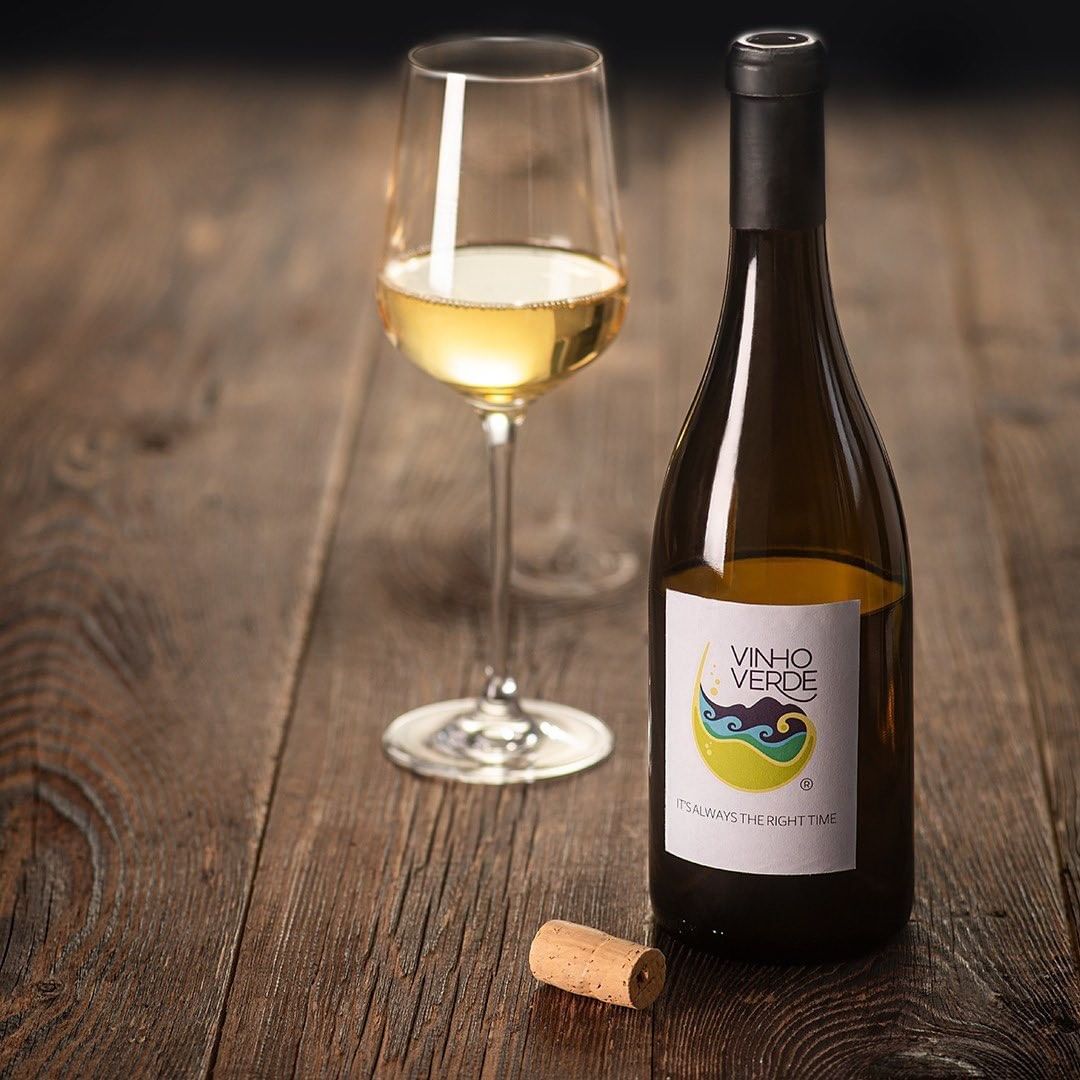 Take on #WineWednesday with the exquisite flavors found in #VinhoVerde white wines.🥂 From floral and fruity, to crisp and citrusy, each of our #wines perfectly embodies the unique #terroir of our region. Discover Vinho Verde wines today: bit.ly/3EifUzm