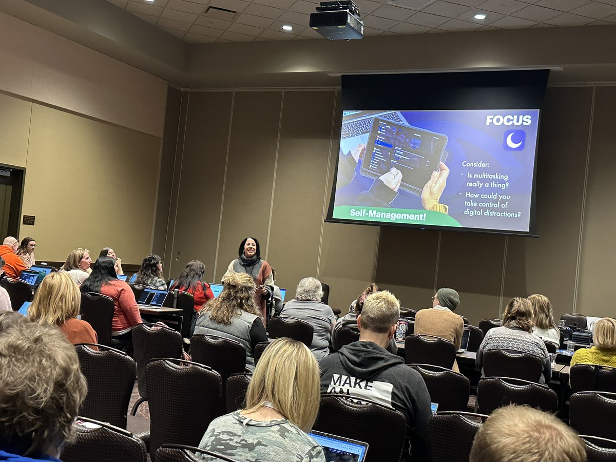OLCHSTechCoach's tweet photo. Full house for Jen Wargin’s @snapshoted presentation on 5 Tools to Strengthen Student Wellbeing at Slate Conference. amazing presentation. Lucky to have her at #olchspride #slate https://t.co/gzT25aGgpu