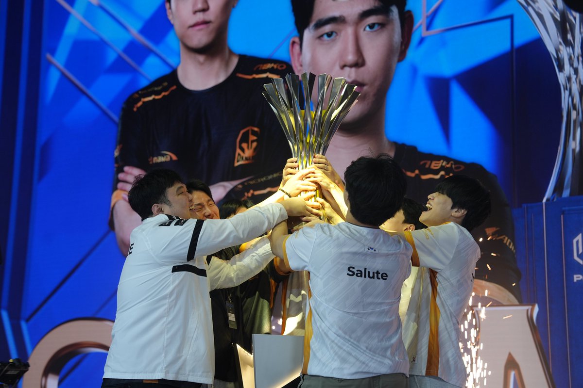 millkhpluskr's tweet image. PGC 2023 우승 직후
다나와 e스포츠
#PGC2023