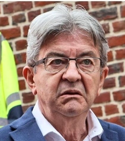 BRedonnet's tweet photo. Mélenchon n'est pas fou. Mélenchon ne dérape pas. 
Ce salopard a une stratégie et il croit avoir trouvé le sésame qui lui ouvrira la porte du pouvoir : la guerre civile.
Toute sa bave consiste donc à dresser les origines cultuelles les unes contre les autres ! #FermeTaGueule https://t.co/tbv6m8YaJz
