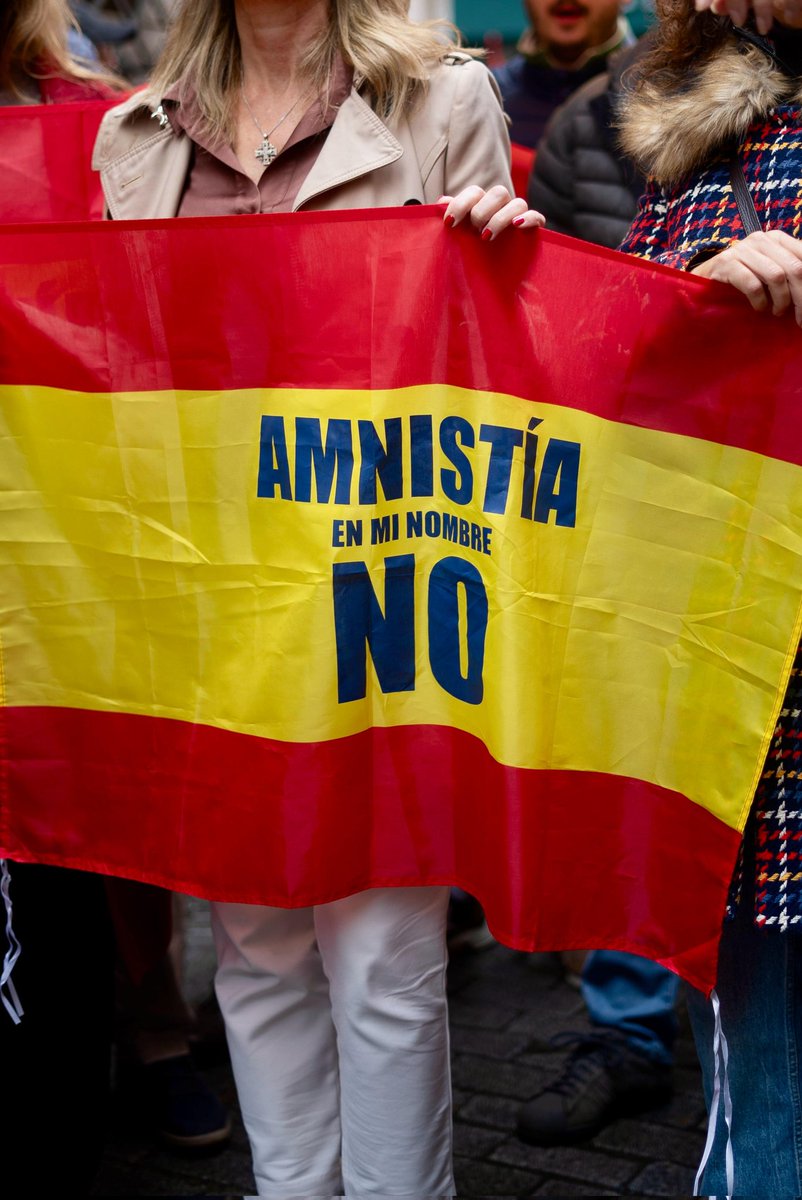 Por España, junto a nuestro pueblo. 

#Sevilla 
#DiadelaConstitucion 
#AmnistíaNO