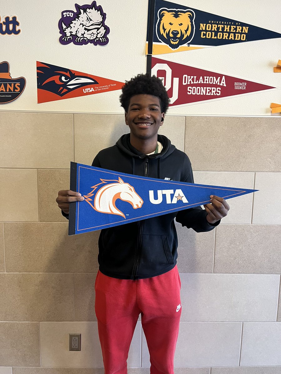 Congrats to senior, Justin Dozier, on his recent acceptance to the University of Texas at Arlington! @UTArlington Your Braswell AVID family is super proud of you! Keep ‘em coming! ❤️🖤 #BengalExcellence