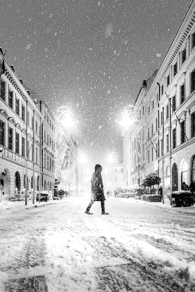 UnlicensedLensed tweet media