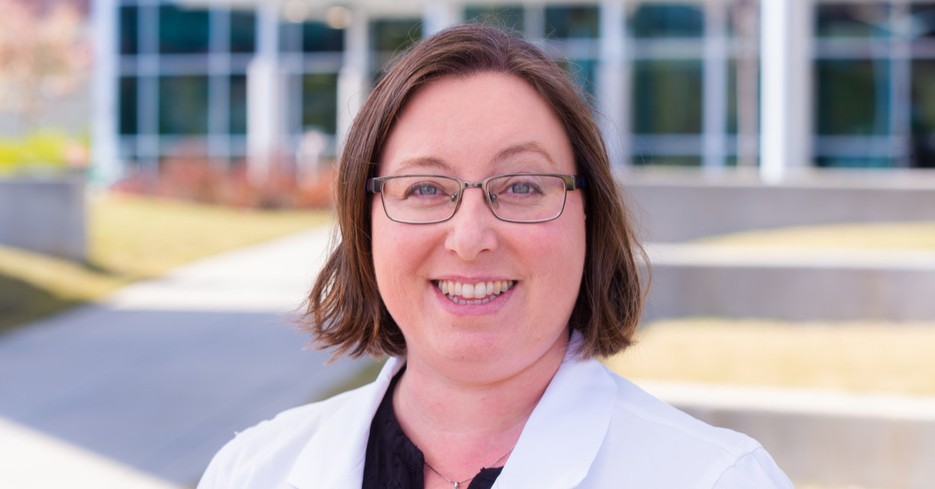 🕺 We're tuned into @uabmedicine #MedCast to hear Dr. Miranda Curtiss explain how antibody treatments and the support of experts at the UAB Asthma Clinic helps patients manage severe allergies! 🥗 Grab your lunch & join us! ▶️ loom.ly/8djQbog @UABPulmonary