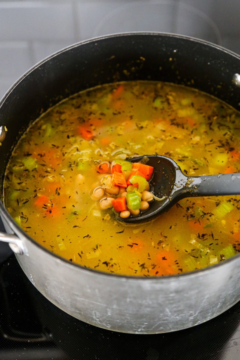 misspickledplum's tweet photo. New Recipe 👉 https://t.co/IbpPYzy4ne 

This Tuscan white bean soup is comfort food, minus the guilt. Naturally vegetarian, gluten-free and brimming with Mediterranean goodness. And I've got plenty of variations you can use to dress it up and make it yours. Buon appetito! https://t.co/HV6hszUqWD