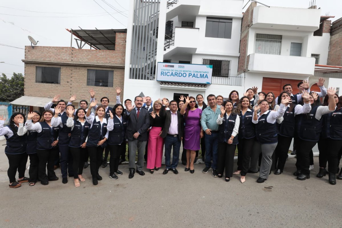 Minsa_Peru's tweet photo. 💪🇵🇪 ¡Unidos por la salud! El CSMC Ricardo Palma brindará servicios especializados en tratamiento de adicciones, problemas psiquiátricos, atención para casos de ansiedad, depresión, maltrato familiar, terapia de lenguaje para niños y niñas, ¡y mucho más! 
La ceremonia la lideró el ministro de @cvasquezsanchez, acompañado de la alcaldesa de #SanJuanDeMiraflores, Delia Castro. 🏬🔈 
#saluddecalidad #prevenciónesacción #cuidémonosjuntos 😁💙